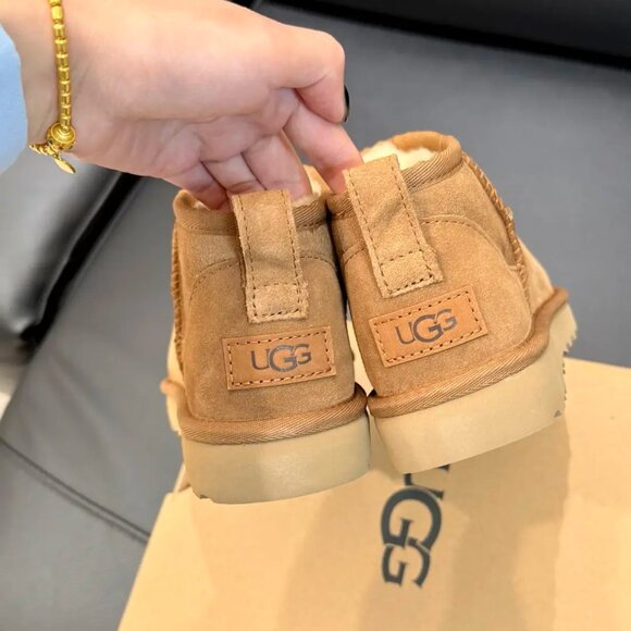 UGG Classic Ultra Mini Boots - Picture 4 of 6